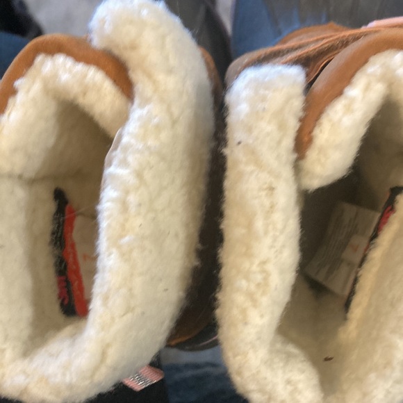 Joe Fresh thinsulate water resistant tan and black boots - Picture 5 of 6